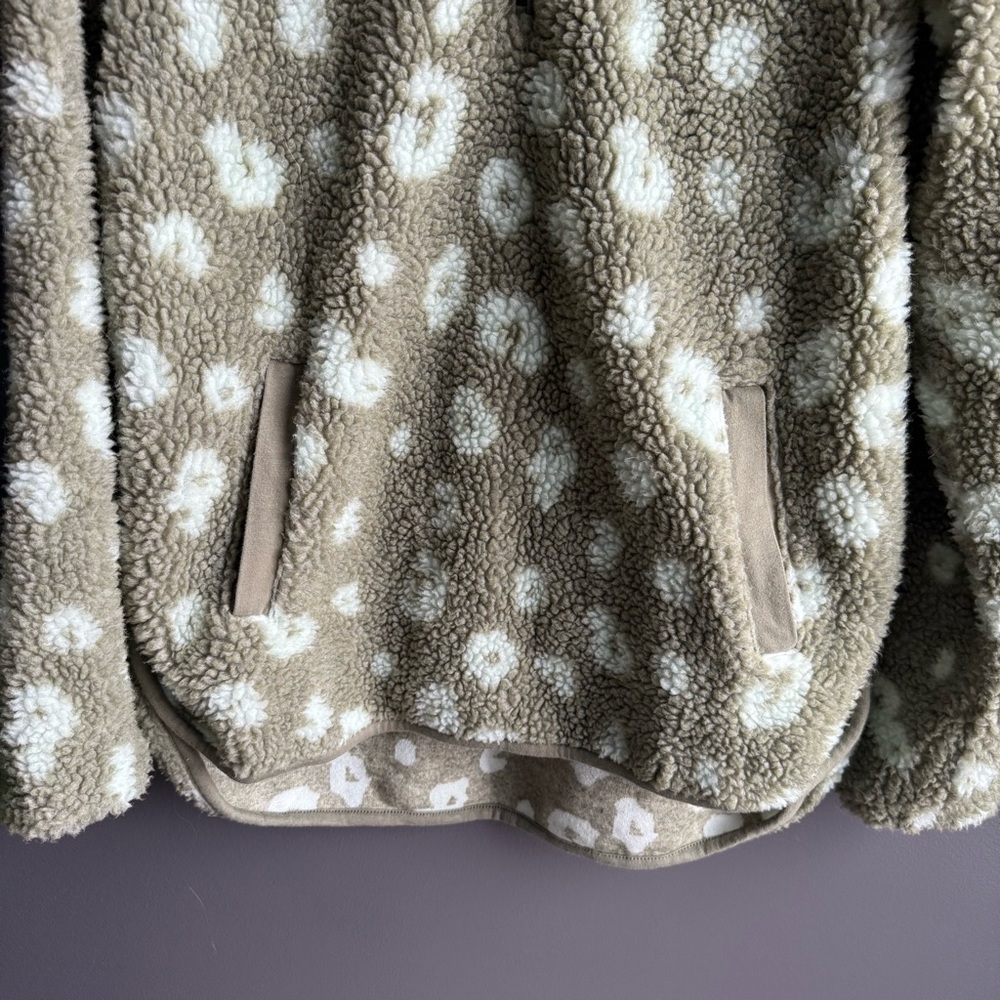 Carve Designs Wesport Jacquard Tunic Quarter Zip Jacket Medium in Olive Leopard - Picture 3 of 6